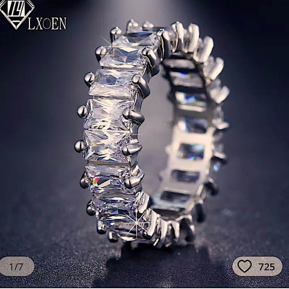 ❤️❤️Absolutely Gorgeous Silver Ring With Square Paved Austrian Zircon CZ’s❤️❤️